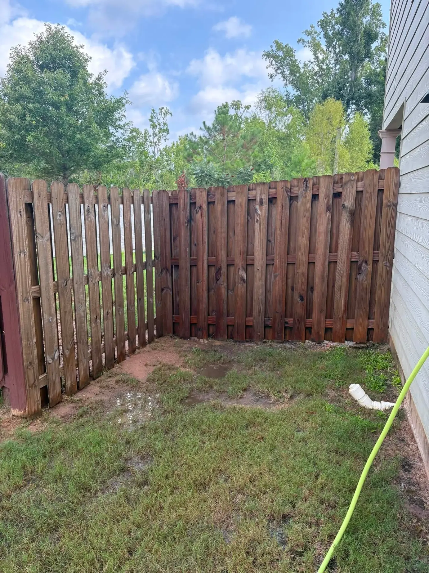 Wood Privacy Fence — drag to compare — after cleaning by FloPro Pressure Cleaning